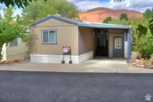 128 Overlook Dr, Hurricane, UT 84737