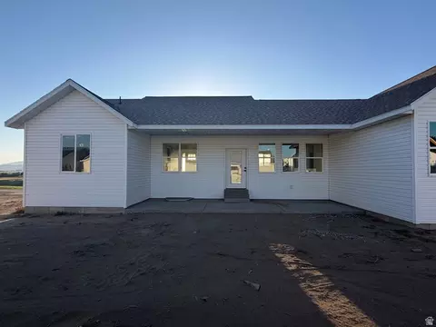 Exterior - 862 S 1100 E, Preston, ID 83263 photo 3 of 5