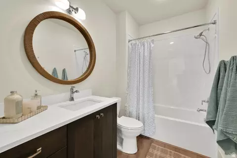 Bath - 76 E Springs Ln, Providence, UT 84332 photo 3 of 4