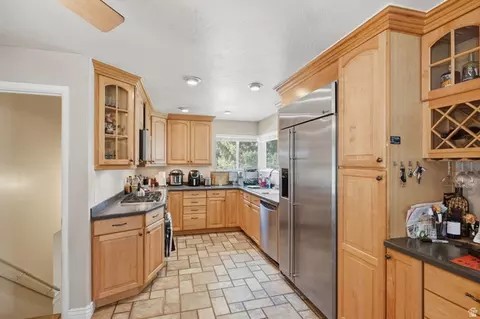 Kitchen - 2960 E La Joya Dr S, Holladay, UT 84124 photo 2 of 3