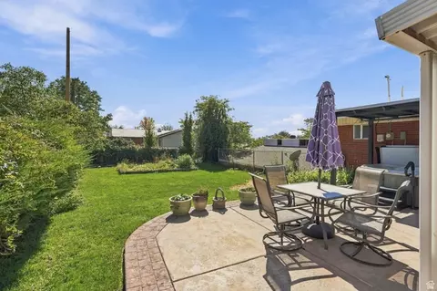 Exterior - 2960 E La Joya Dr S, Holladay, UT 84124 photo 2 of 6