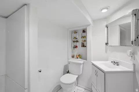 Bath - 2960 E La Joya Dr S, Holladay, UT 84124 photo 3 of 3