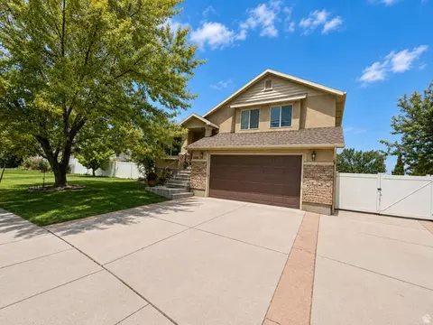 1060 W Ascot Dr, North Salt Lake, UT 84054