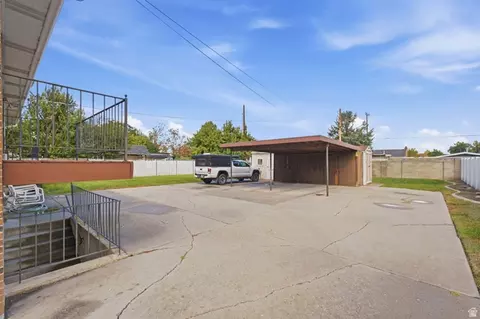 Exterior - 364 W Harvard Dr #B, Midvale, UT 84047 photo 4 of 9