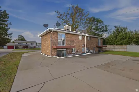 Exterior - 364 W Harvard Dr #B, Midvale, UT 84047 photo 8 of 9