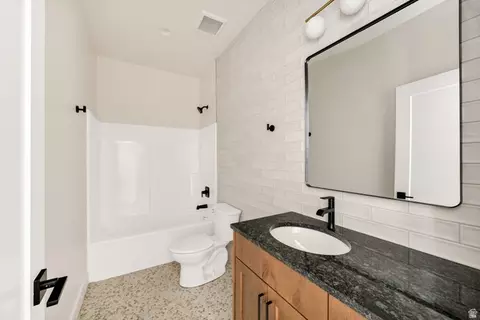 Bath - 642 E 250 N, Providence, UT 84332 photo 3 of 5