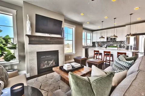 Living - 252 E Sandy Sage Way, Sandy, UT 84070 photo 4 of 5