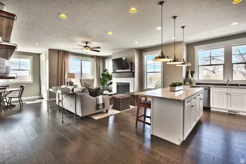Kitchen - 252 E Sandy Sage Way, Sandy, UT 84070 photo 1 of 6