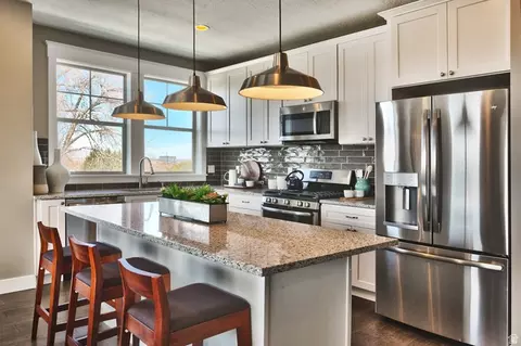 Kitchen - 252 E Sandy Sage Way, Sandy, UT 84070 photo 2 of 6