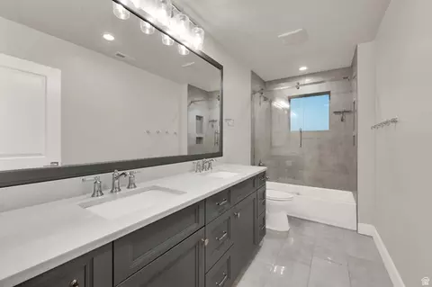 Bath - 983 E Southfork Dr, Draper, UT 84020 photo 6 of 9