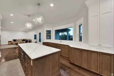 Kitchen - 983 E Southfork Dr, Draper, UT 84020 photo 3 of 9