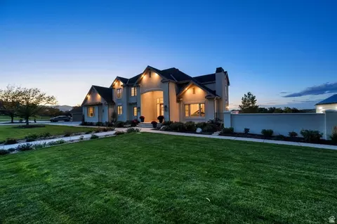 Exterior - 983 E Southfork Dr, Draper, UT 84020 photo 8 of 39