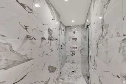 Bath - 983 E Southfork Dr, Draper, UT 84020 photo 5 of 9