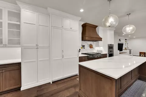 Kitchen - 983 E Southfork Dr, Draper, UT 84020 photo 4 of 9