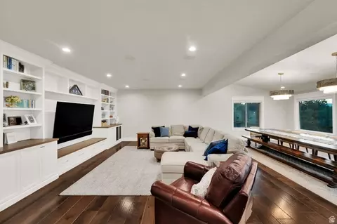 Living - 983 E Southfork Dr, Draper, UT 84020 photo 3 of 4