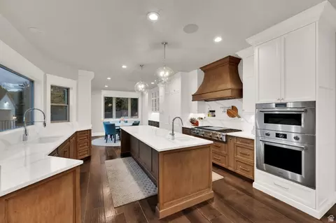 Kitchen - 983 E Southfork Dr, Draper, UT 84020 photo 1 of 9