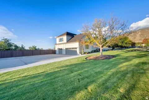 Exterior - 983 E Southfork Dr, Draper, UT 84020 photo 4 of 39