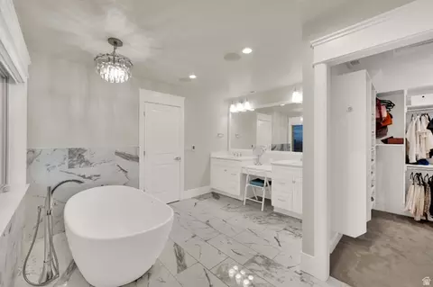 Bath - 983 E Southfork Dr, Draper, UT 84020 photo 4 of 9
