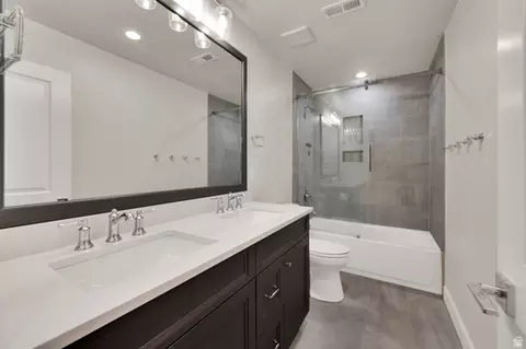 Bath - 983 E Southfork Dr, Draper, UT 84020 photo 7 of 9