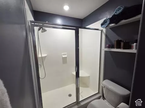 Bath - 4312 E Cotton Dr, Eagle Mountain, UT 84005 photo 2 of 4