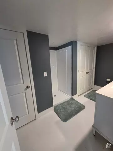 Bath - 4312 E Cotton Dr, Eagle Mountain, UT 84005 photo 3 of 4