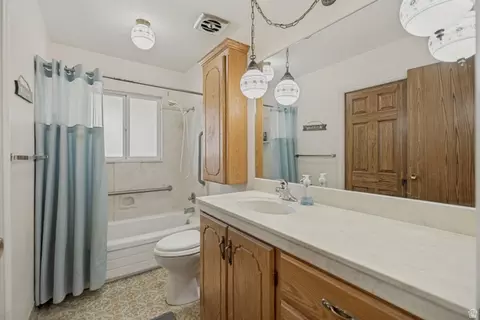 Bath - 539 E 250 N, Centerville, UT 84014 photo 1 of 2