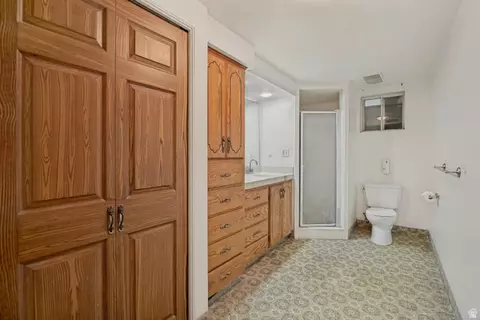 Bath - 539 E 250 N, Centerville, UT 84014 photo 2 of 2