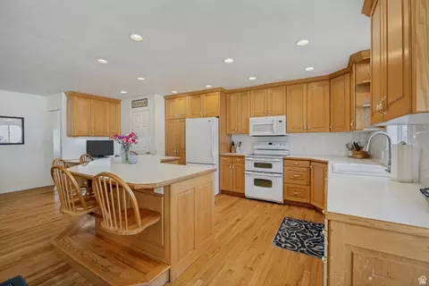 Kitchen - 539 E 250 N, Centerville, UT 84014 photo 3 of 4