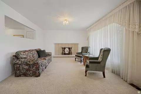 Living - 539 E 250 N, Centerville, UT 84014 photo 1 of 4