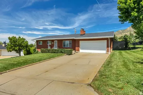 Exterior - 539 E 250 N, Centerville, UT 84014 photo 2 of 7
