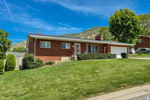 Exterior - 539 E 250 N, Centerville, UT 84014 photo 3 of 7