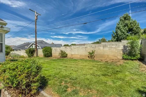 Exterior - 539 E 250 N, Centerville, UT 84014 photo 6 of 7