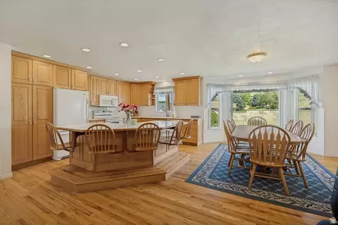 Kitchen - 539 E 250 N, Centerville, UT 84014 photo 1 of 4