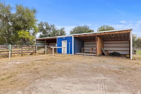 Exterior - 4557 N Ranch Rd E, Erda, UT 84074 photo 9 of 9