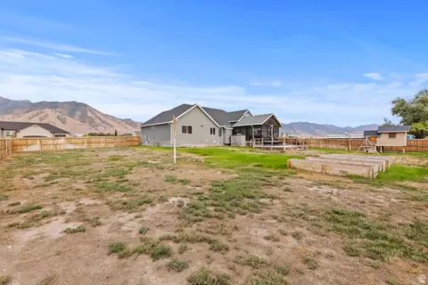 Exterior - 4557 N Ranch Rd E, Erda, UT 84074 photo 7 of 9