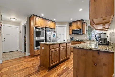 Kitchen - 4557 N Ranch Rd E, Erda, UT 84074 photo 2 of 2