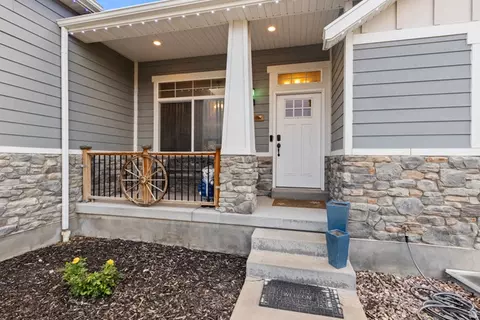 Exterior - 4557 N Ranch Rd E, Erda, UT 84074 photo 2 of 9