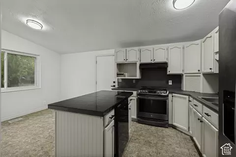 Kitchen - 1346 Marilyn Dr, Syracuse, UT 84075 photo 2 of 3