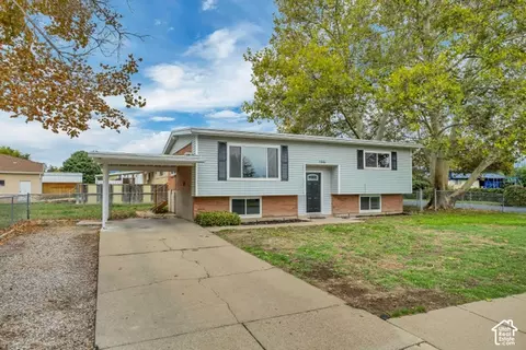 Exterior - 1346 Marilyn Dr, Syracuse, UT 84075 photo 5 of 6
