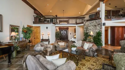 Living - 1459 E Meadow Bluff Ln, Draper, UT 84020 photo 3 of 4