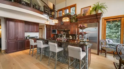 Kitchen - 1459 E Meadow Bluff Ln, Draper, UT 84020 photo 3 of 5