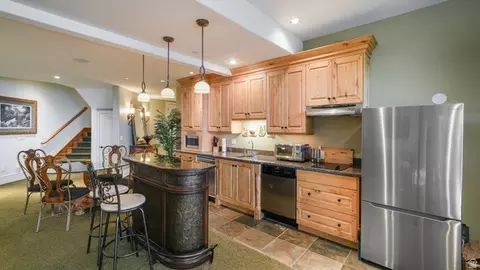 Kitchen - 1459 E Meadow Bluff Ln, Draper, UT 84020 photo 5 of 5