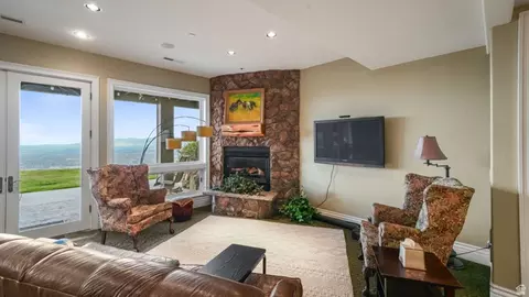 Living - 1459 E Meadow Bluff Ln, Draper, UT 84020 photo 4 of 4