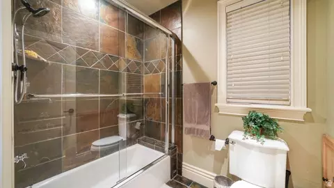 Bath - 1459 E Meadow Bluff Ln, Draper, UT 84020 photo 8 of 8