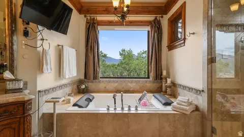 Bath - 1459 E Meadow Bluff Ln, Draper, UT 84020 photo 2 of 8