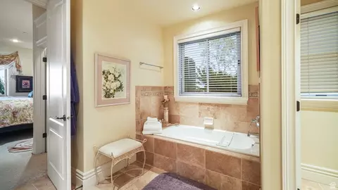 Bath - 1459 E Meadow Bluff Ln, Draper, UT 84020 photo 4 of 8