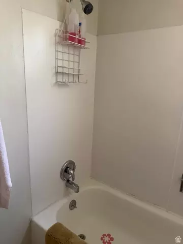 Bath - 1052 Mount Tabby Dr, Tabiona, UT 84072 photo 6 of 9