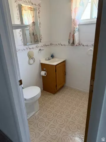 Bath - 1052 Mount Tabby Dr, Tabiona, UT 84072 photo 8 of 9