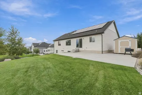 Exterior - 952 E 100 N, Hyde Park, UT 84318 photo 10 of 15