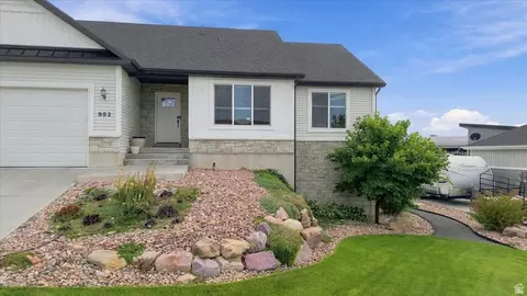 Exterior - 952 E 100 N, Hyde Park, UT 84318 photo 14 of 15
